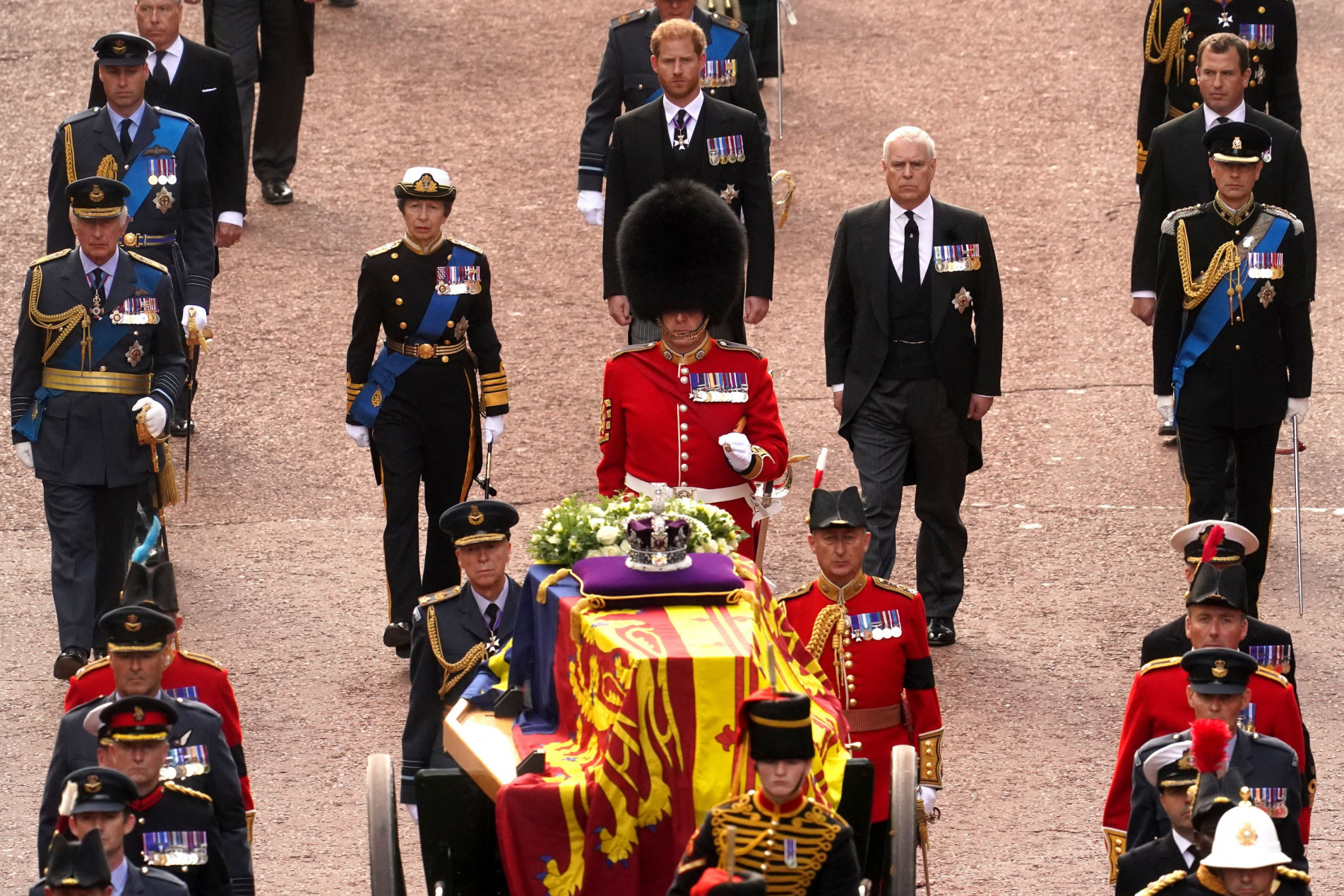 Corpo De Elizabeth Ii Chega A Westminster