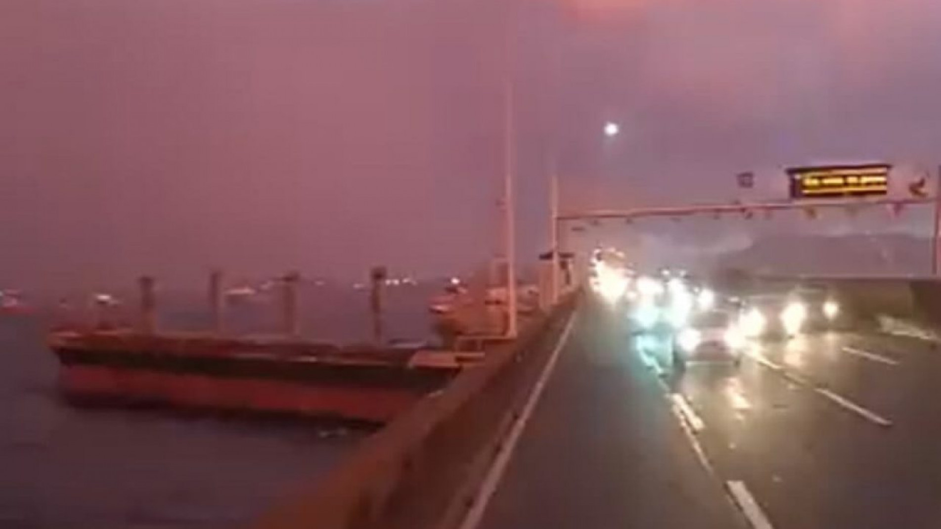 Motorista Quase Cai Da Ponte Rio Niter I Ap S Passar Mal Veja V Deo