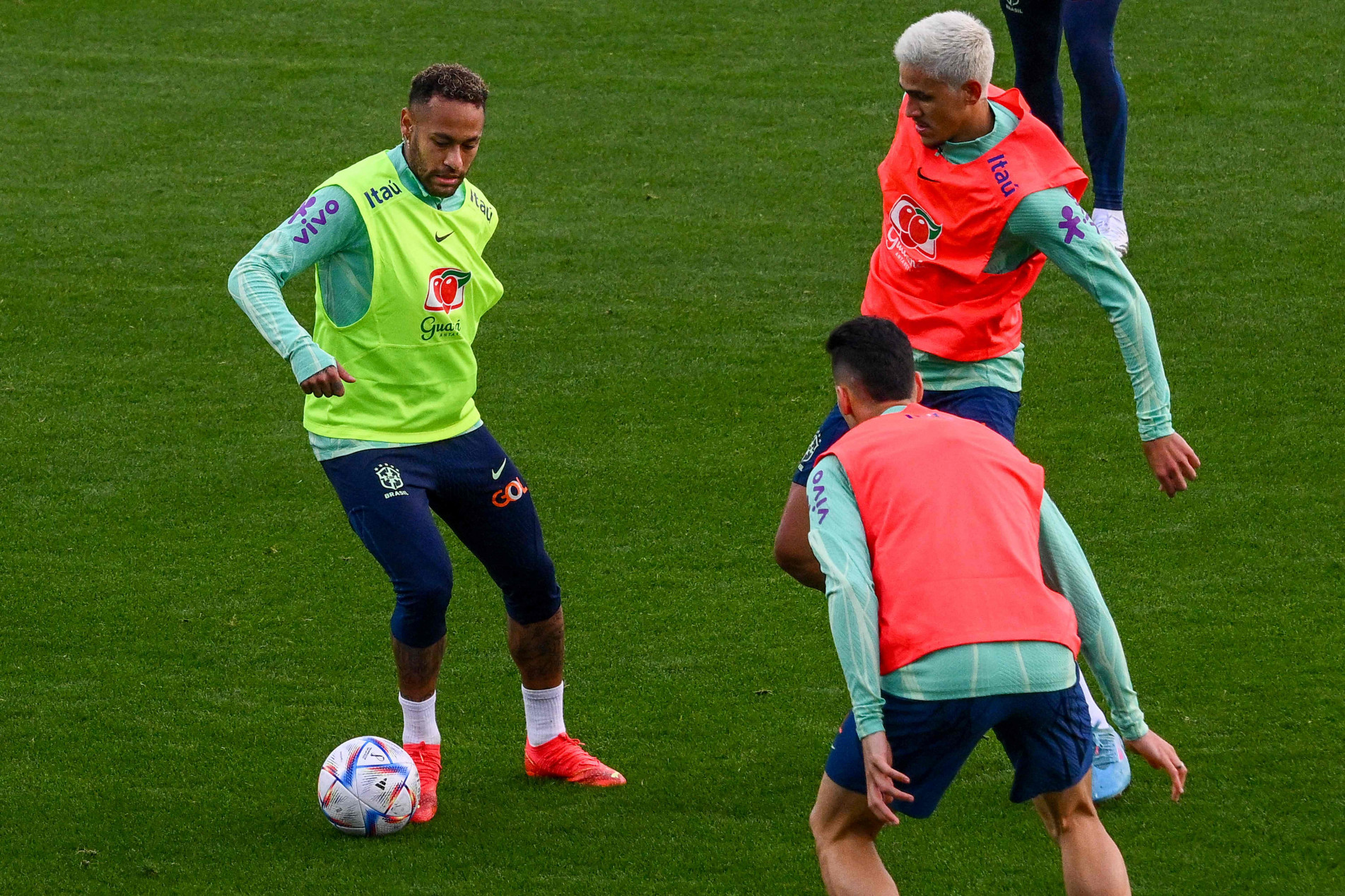 Neymar Treina Pela Vez No Segundo Dia De Prepara O Para Copa