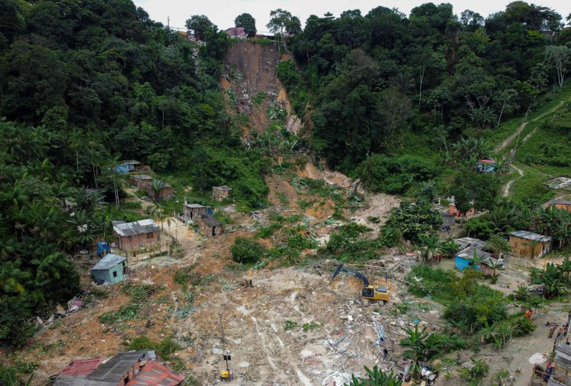 Deslizamento Deixa 8 Mortos Em Manaus