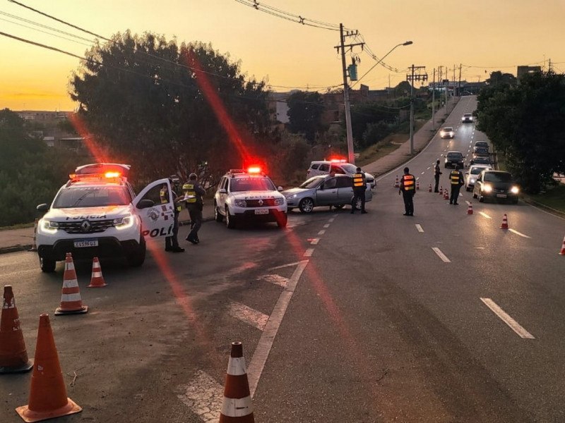 Operação Impacto aplica multas e apreende carros e motos