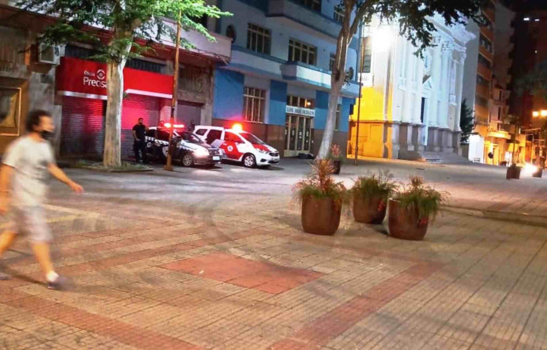 Uma das abordagens ocorreu na região central, na Praça Cel. Fernando Prestes