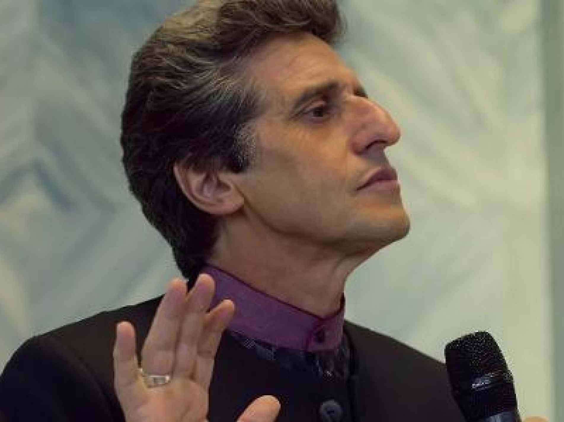 O pastor Emilio Vázquez (Diego Peretti) é um líder religioso prestigiado, porém corrupto e depravado.