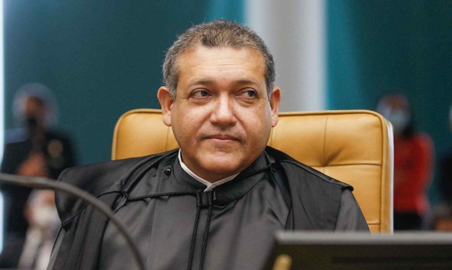 Ministro Nunes Marques durante sessão solene de posse no STF. 