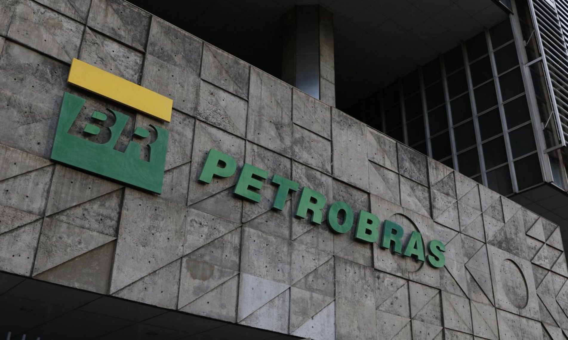 Rio de Janeiro - Edifício sede da Petrobras no Centro do Rio