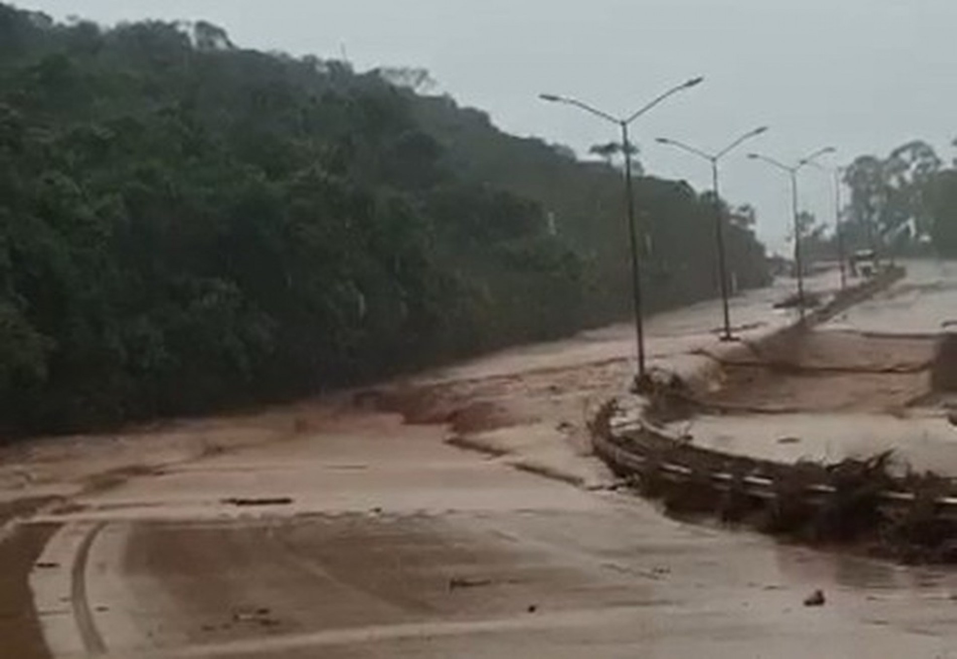 Prefeitura de Nova Lima (MG) vai autuar Vallourec após barragem transbordar