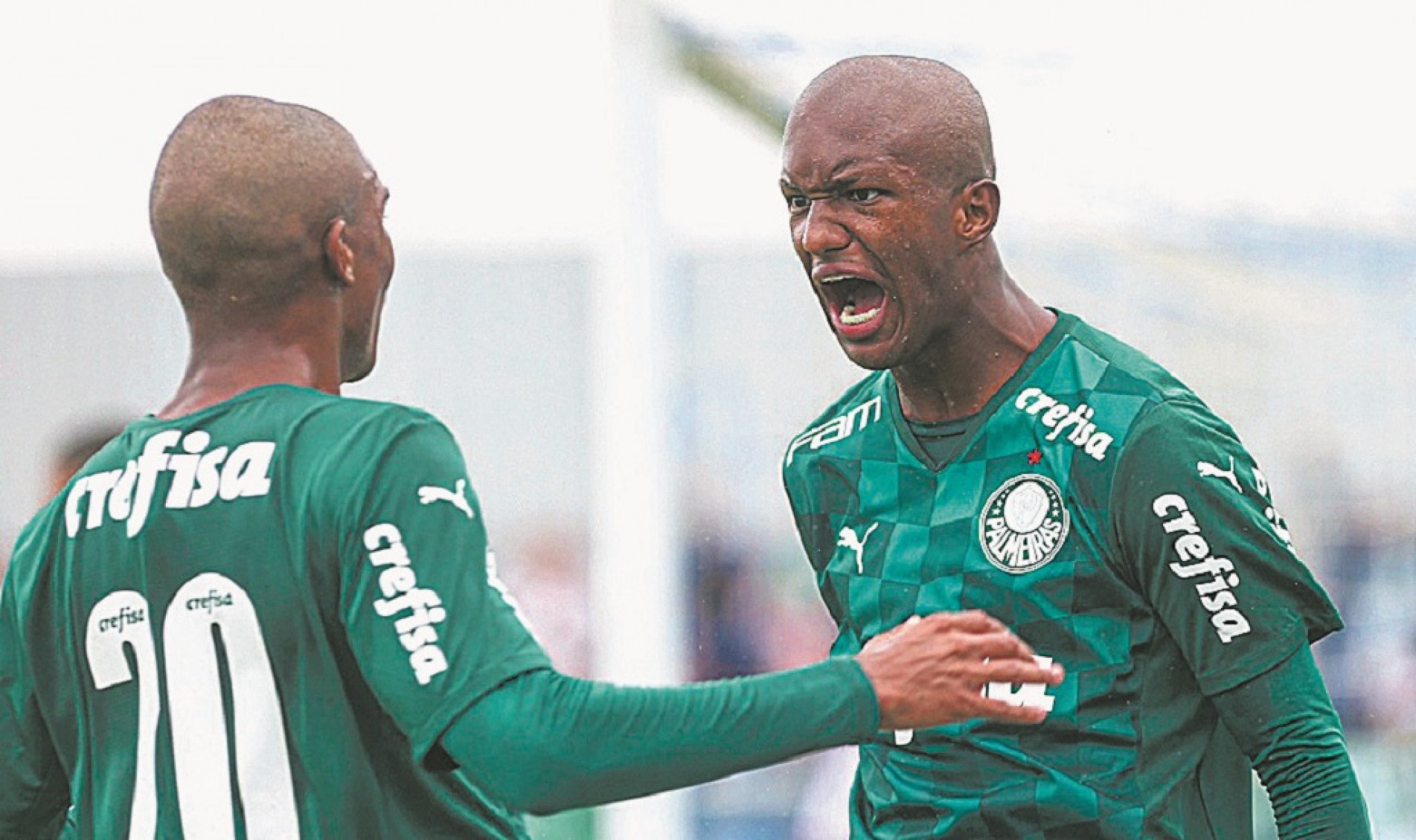 Jogadores do Verdão comemoram terceiro gol, o segundo de Endrick