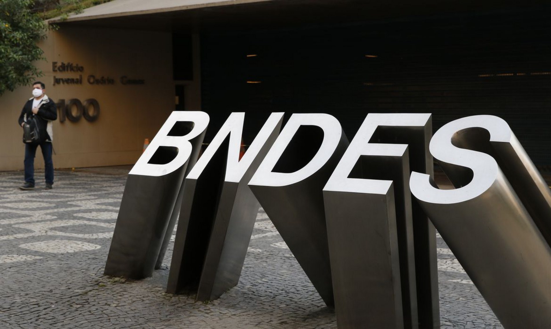  Rio de Janeiro - Edif..cio sede do BNDES, Banco Nacional de Desenvolvimento Econ..mico e Social, no Centro do Rio. (Fernando Fraz..o/Ag..ncia Brasil)
    