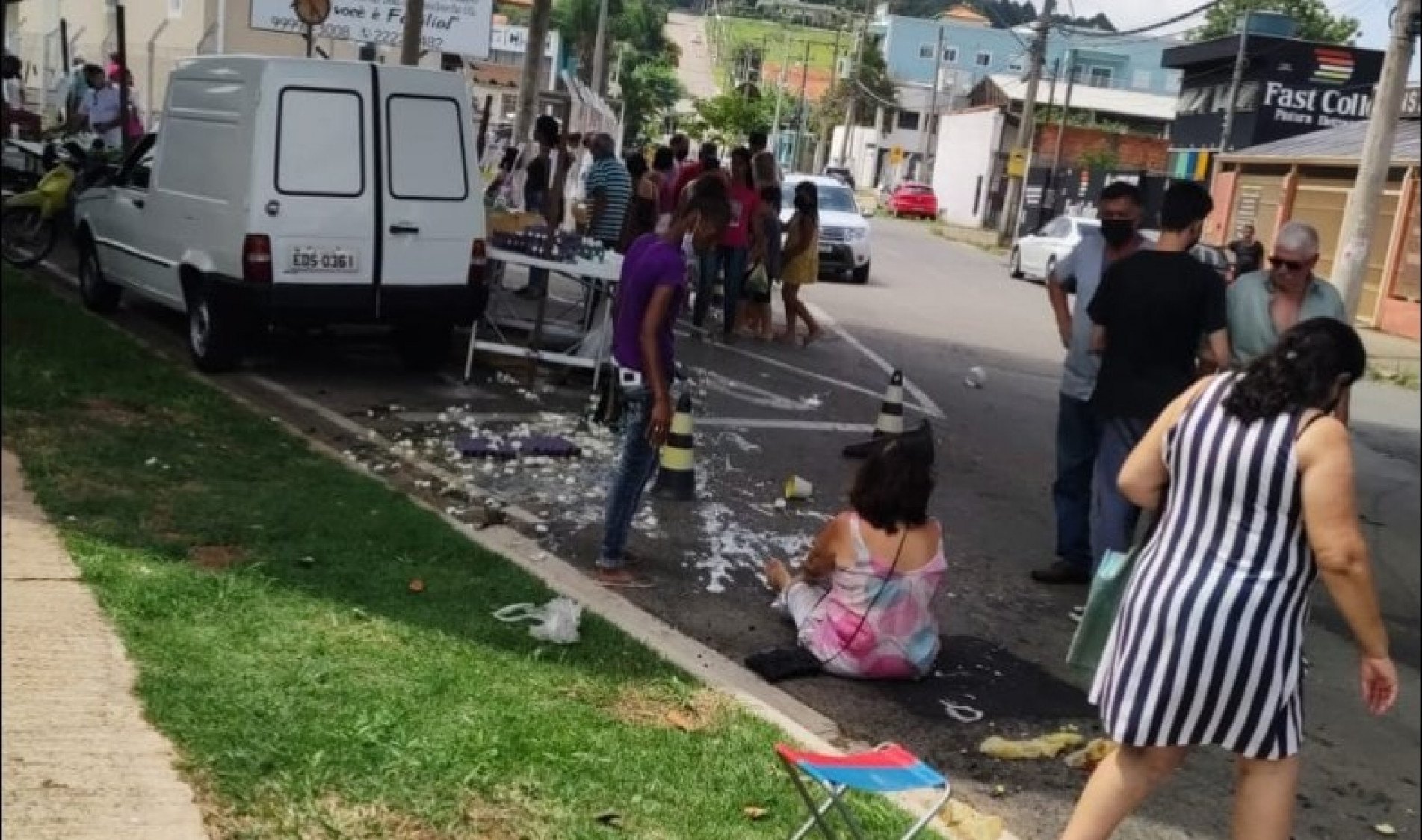 Acidente aconteceu próximo a uma feira livre na avenida São Luiz, no Jardim Villaça, por volta das 11h