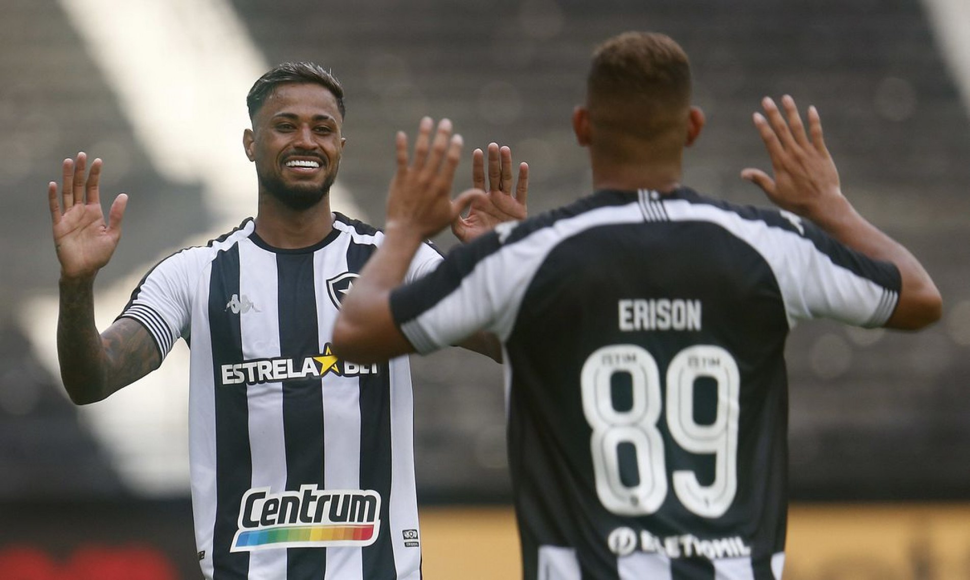 Botafogo sela primeira vitória no Carioca ao bater Bangu por 2 a 0