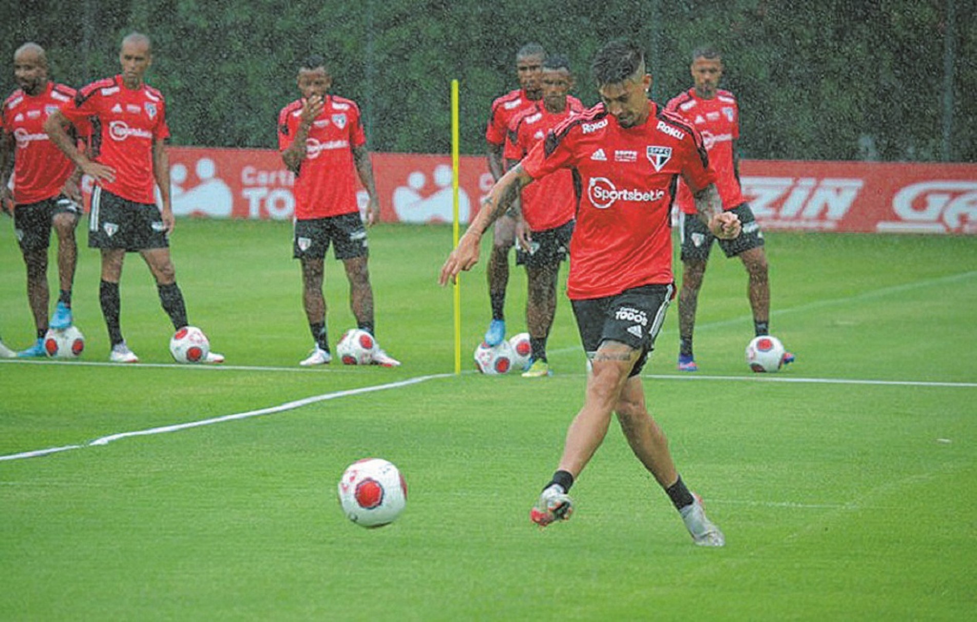 Após estreia ruim, com derrota para o Guarani, elenco treinou finalizações neste sábado (29)