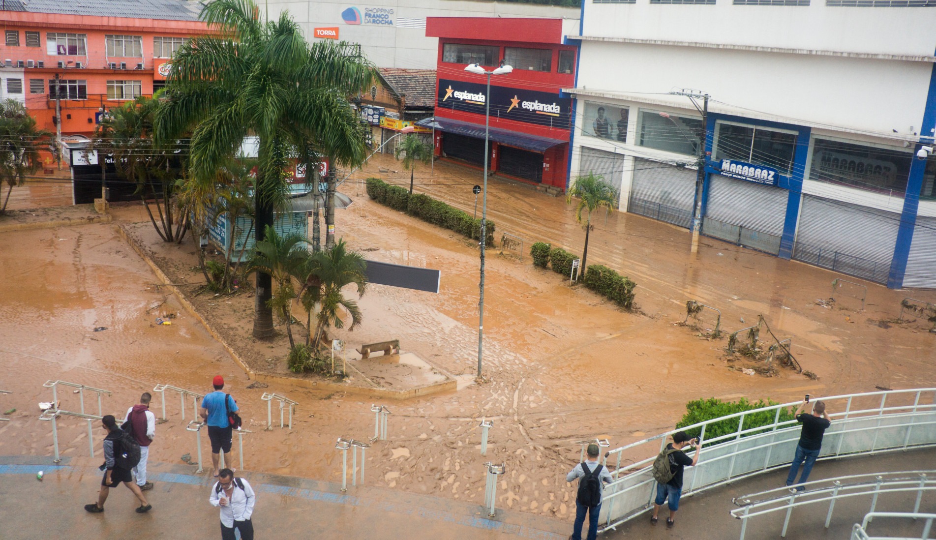 Até o momento, os deslizamentos de terra causas por enchentes deixaram 13 mortos em Franco da Rocha