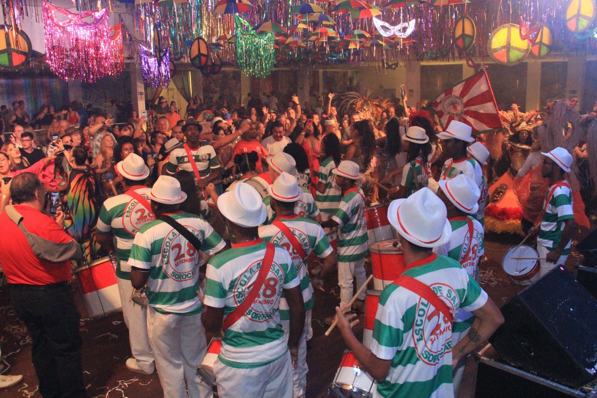 Pelo segundo ano consecutivo salões dos clubes e ruas ficarão sem as festas de Carnaval.