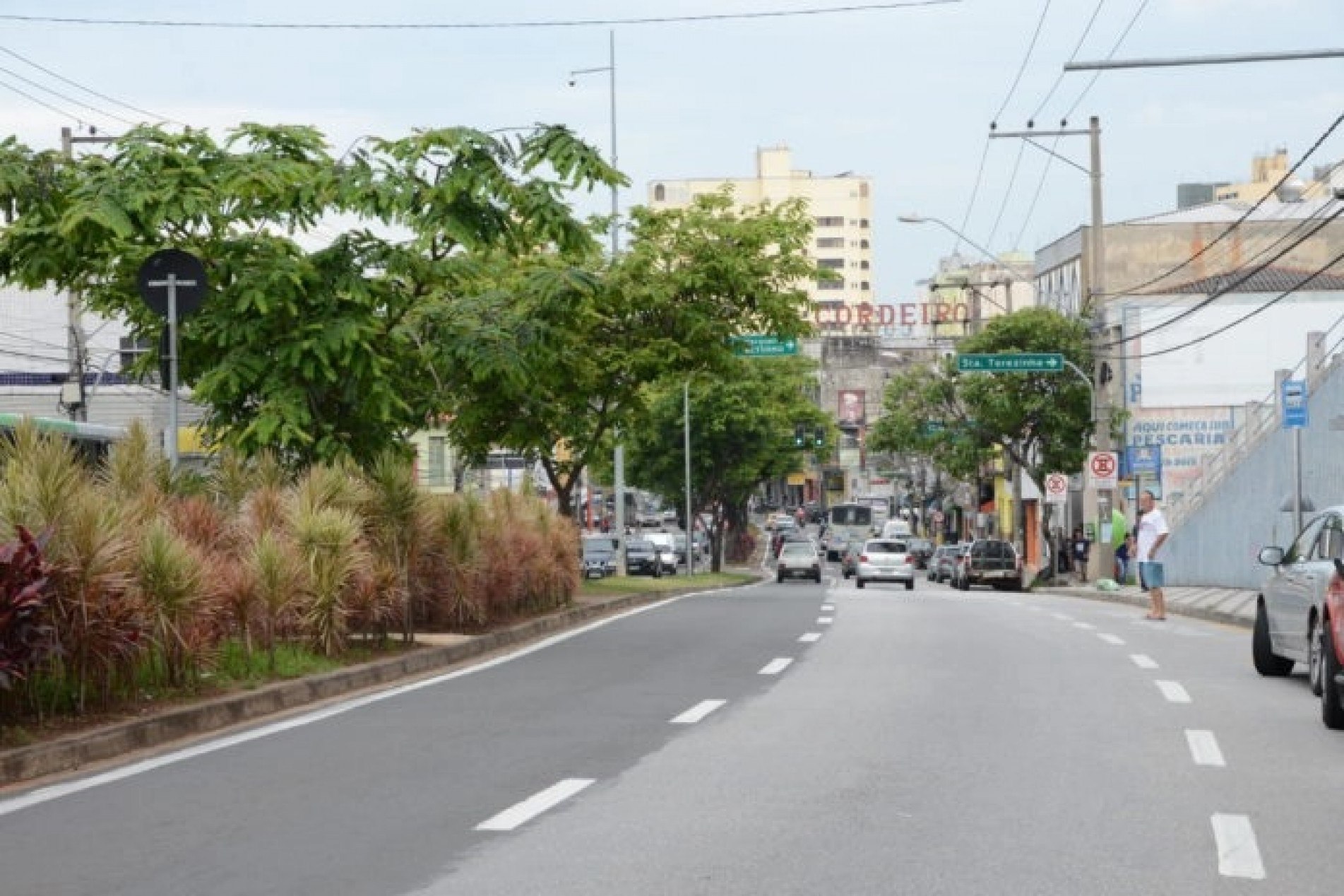 A ideia é atender anseio dos comerciantes da região e passar o corredor dos ônibus para o lado direito da avenida.