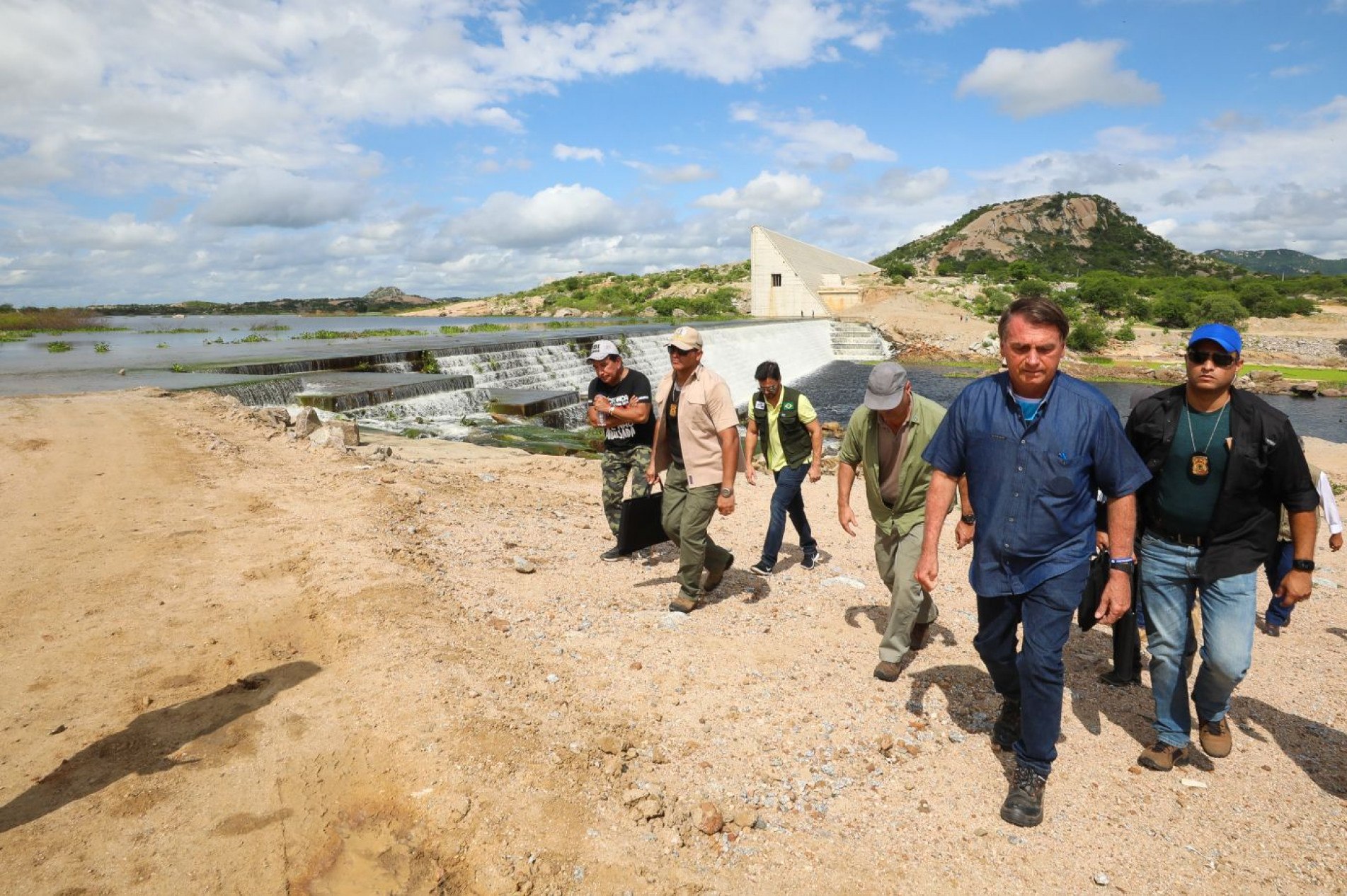 Presidente esteve ontem na barragem de Jucurutu-RN.