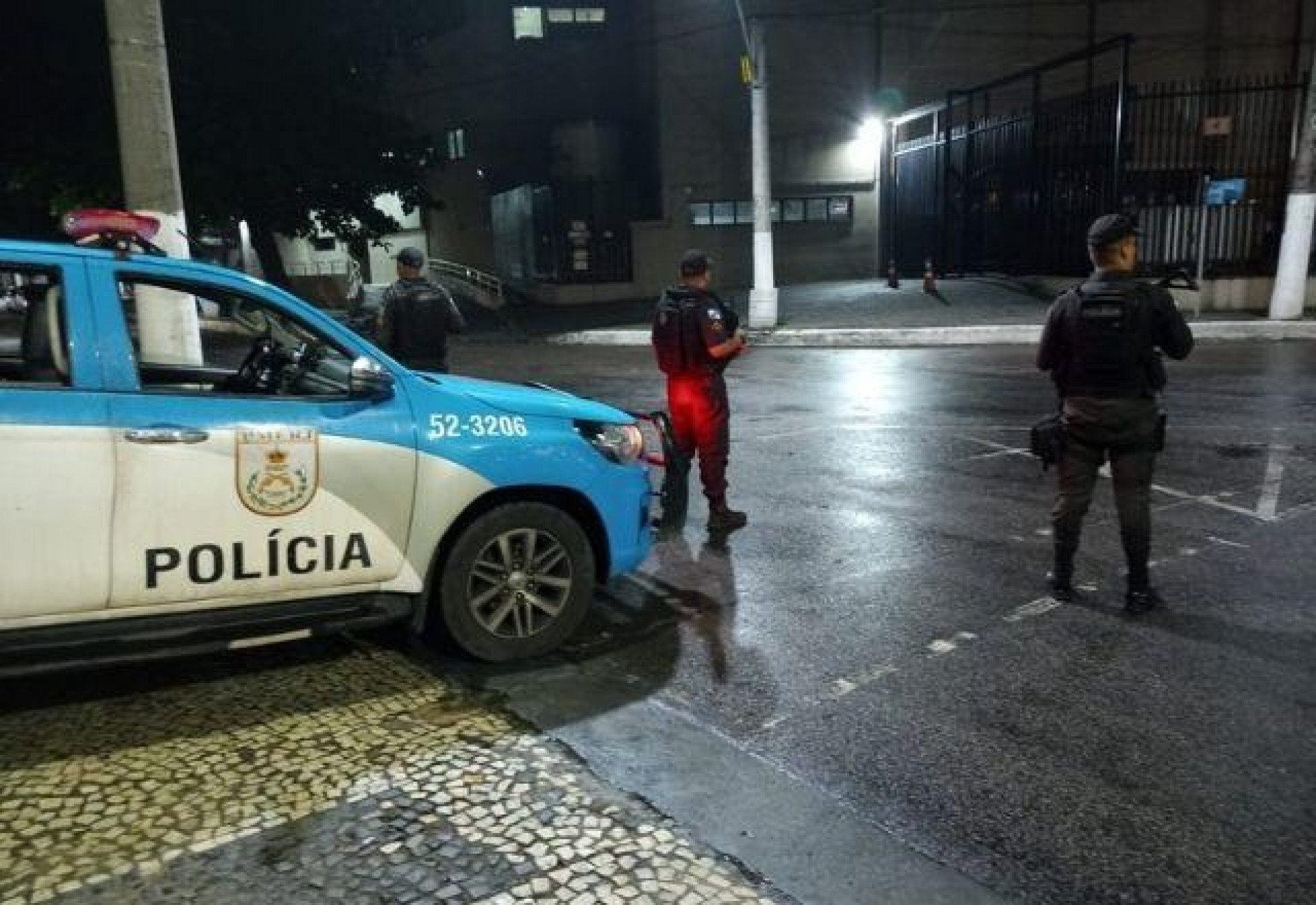 Ação também conta com equipes do Comando de Operações Especiais (COE), Polícia Rodoviária Federal e Polícia Federal 