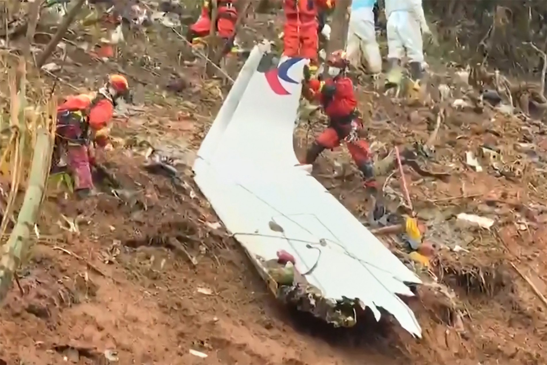 Segunda caixa-preta do avião que caiu na China é encontrada