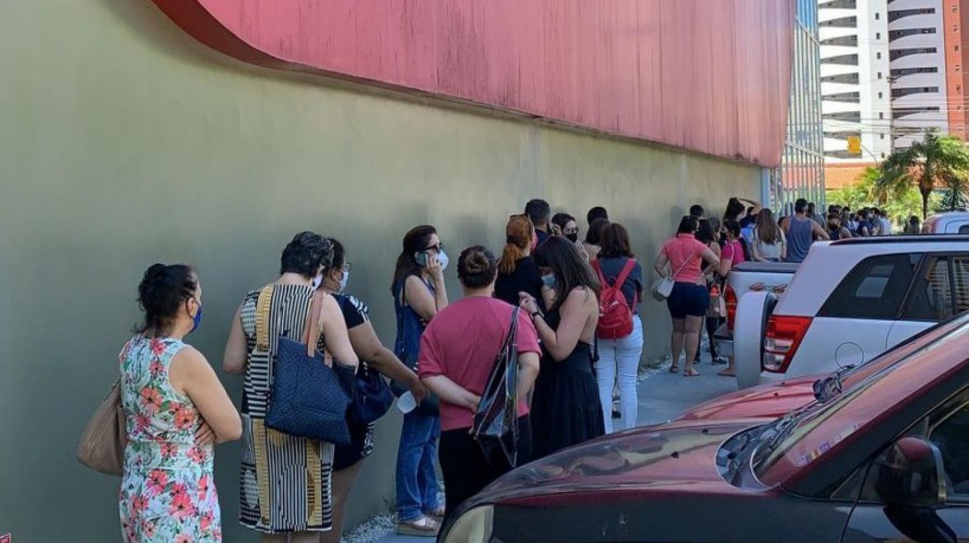 Fila na loja Etna em Fortaleza