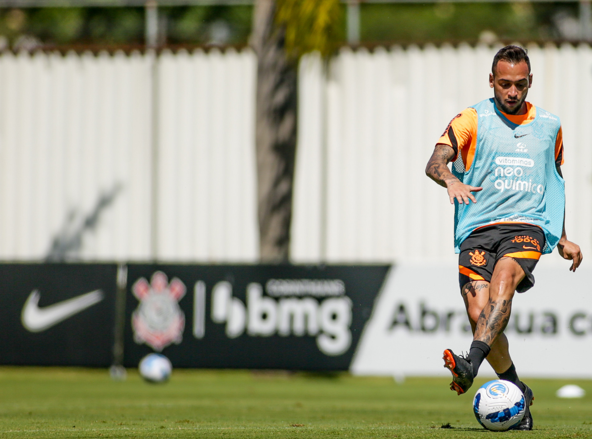 Maycon voltou ao Corinthians e há a expectativa da reestreia do volante já no duelo entrw Corinthians e Always Ready 