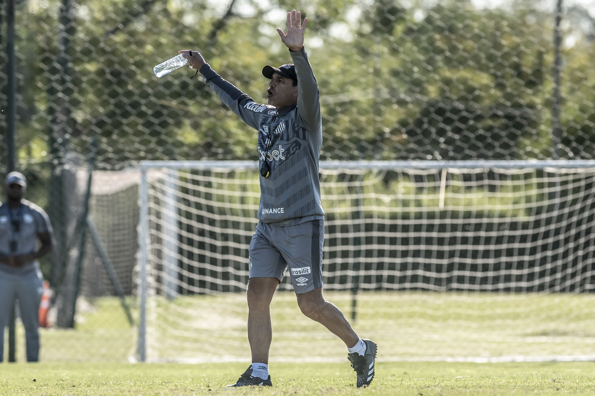 Na prática, será quase uma nova estreia para o técnico do Santos, Fábio Bustos 