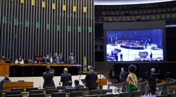 A Câmara dos Deputados aprovou a Medida Provisória que cria o programa Internet Brasil