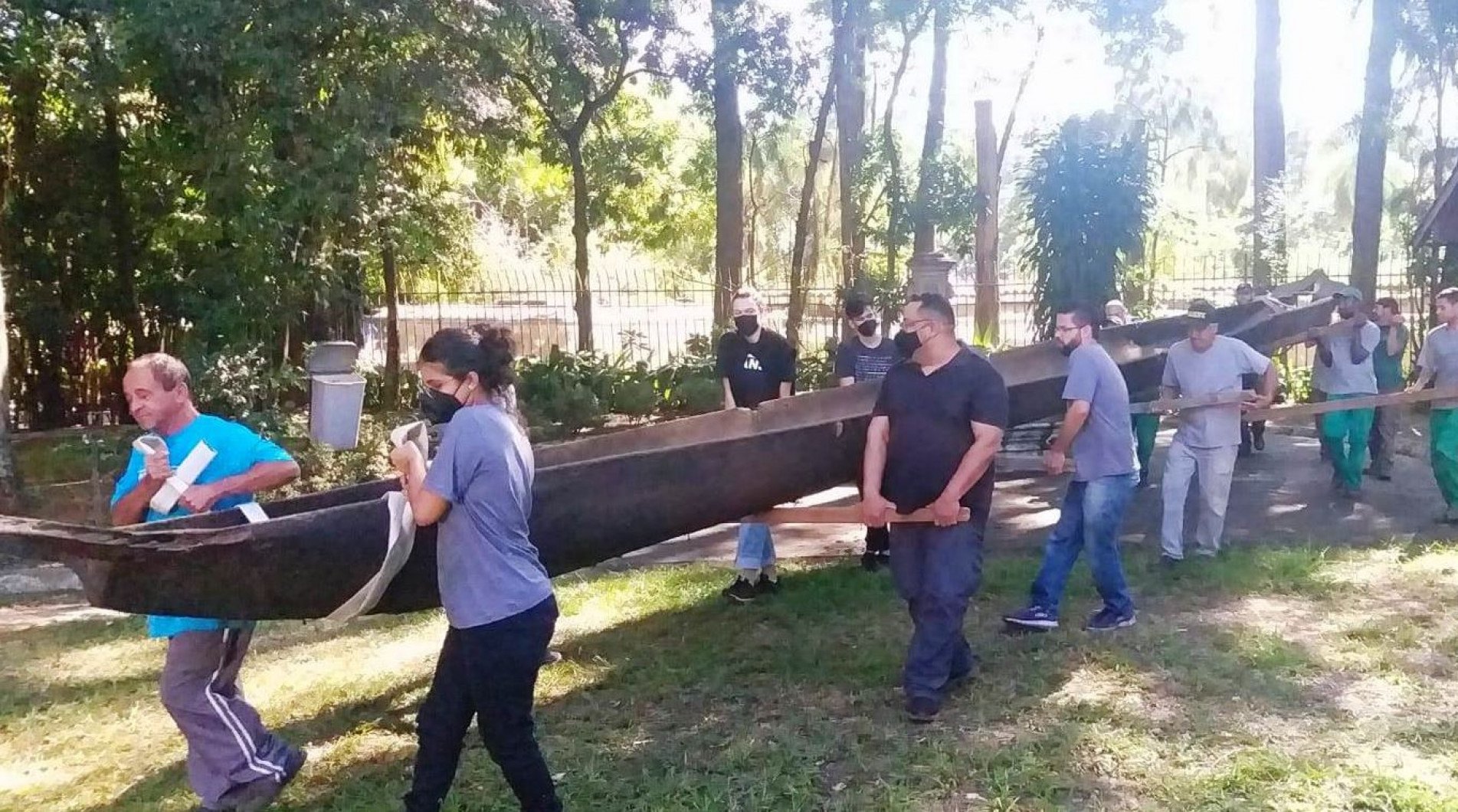 Charrete histórica e o tradicional batelão (canoa) foi recolhidos ontem.