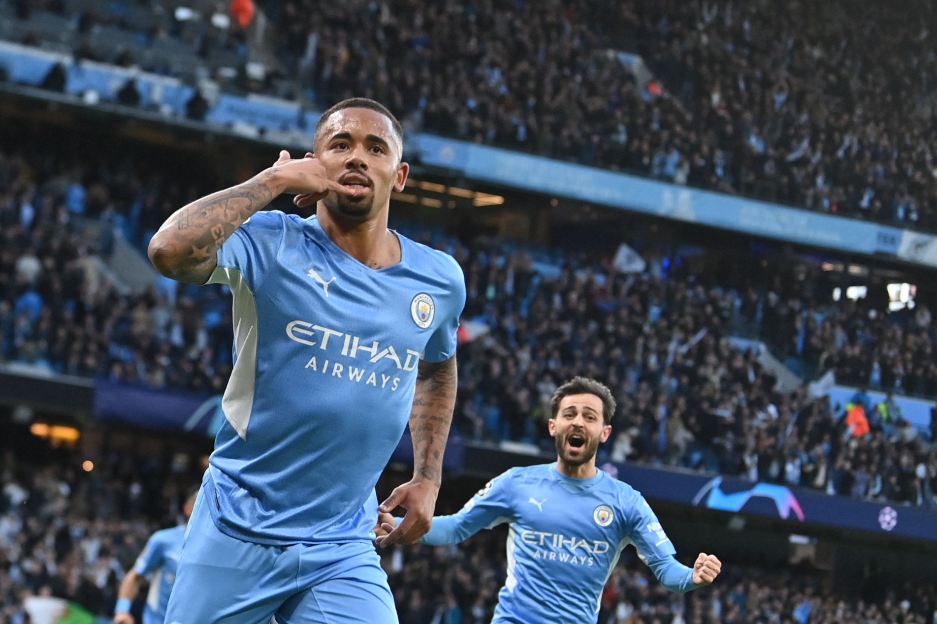 Gabriel Jesus fez o segundo gol dos ingleses.