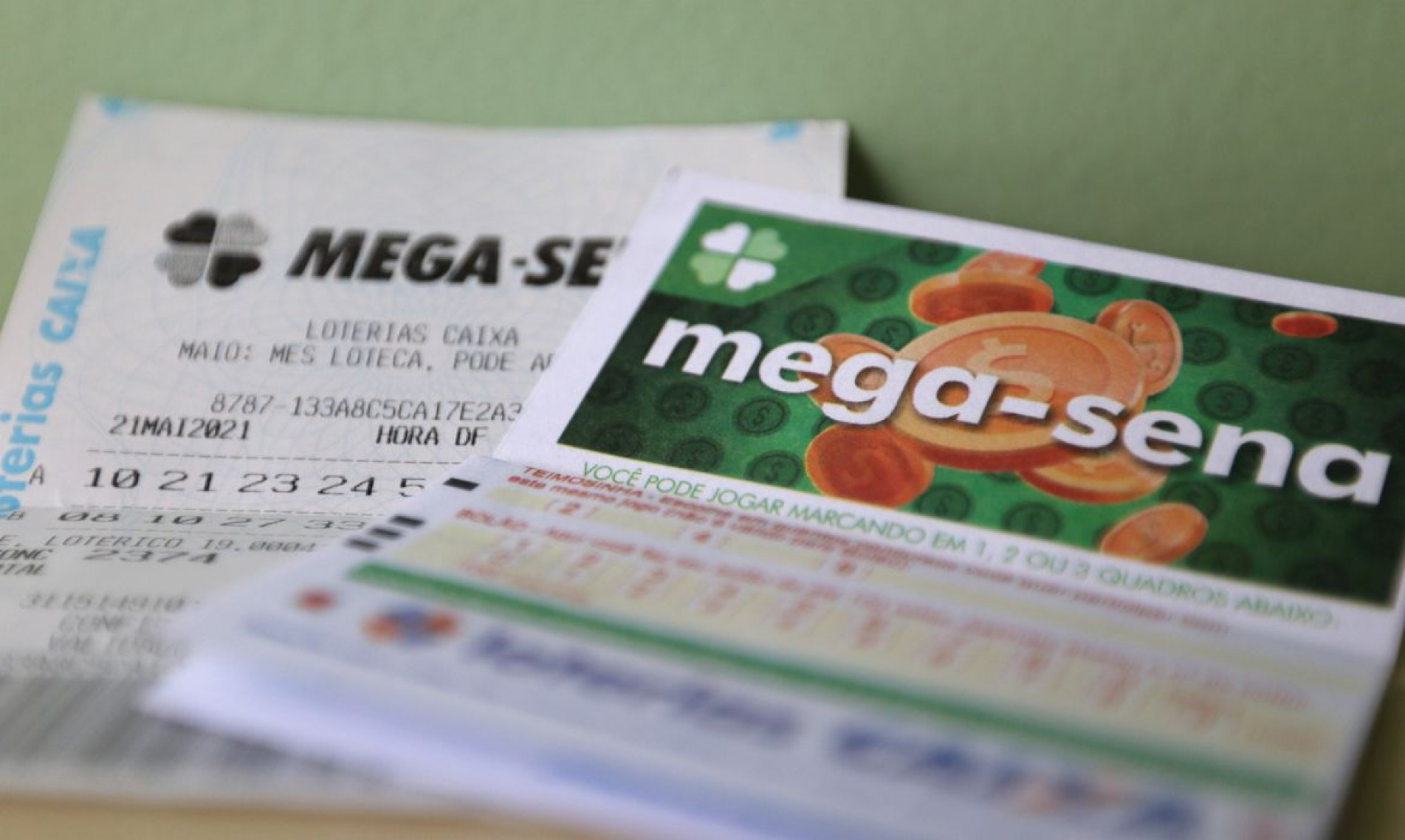  Bilhetes de aposta da mega-sena.
    