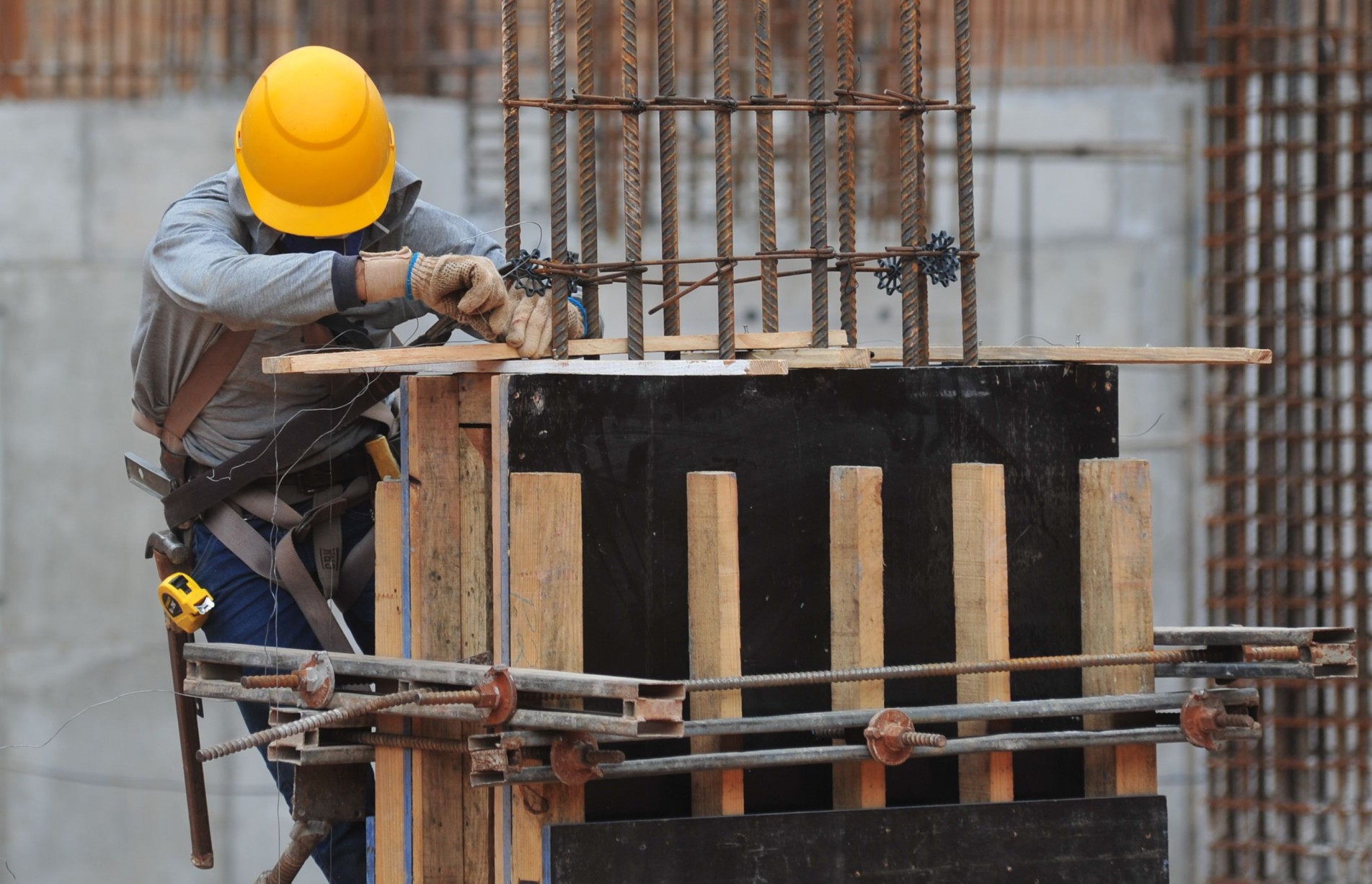 Confiança da Construção cai 5,3 pontos este mês, maior queda desde abril/20