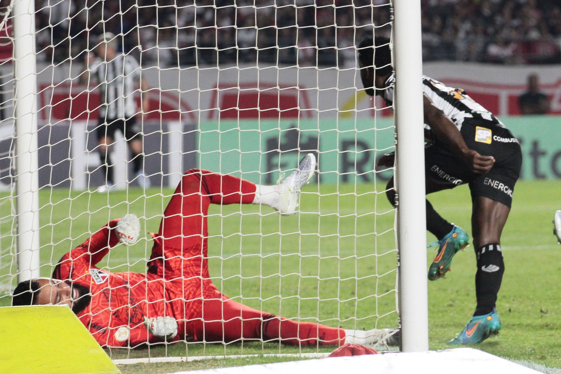 Mendoza marcou o gol de empate do Ceará, no Morumbi.