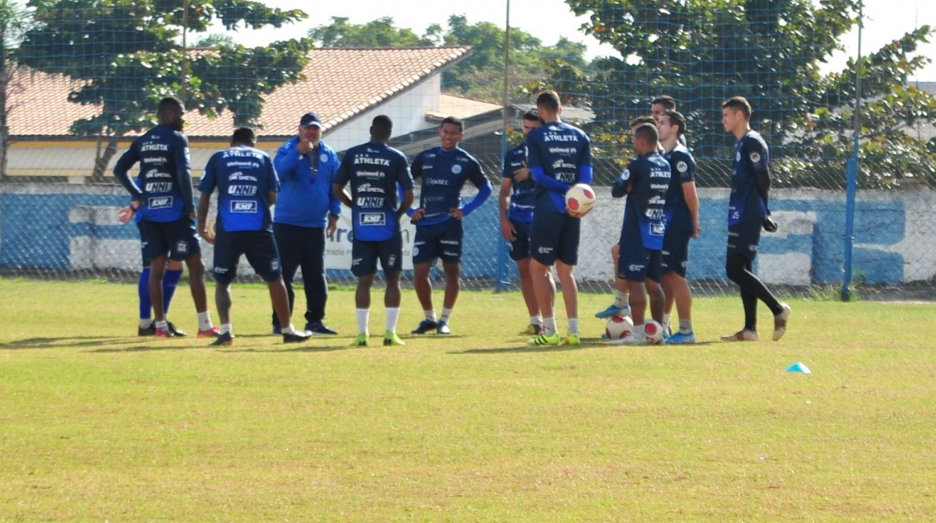 Em alta pela goleada na estreia, elenco treinou durante a semana para manter o bom momento.