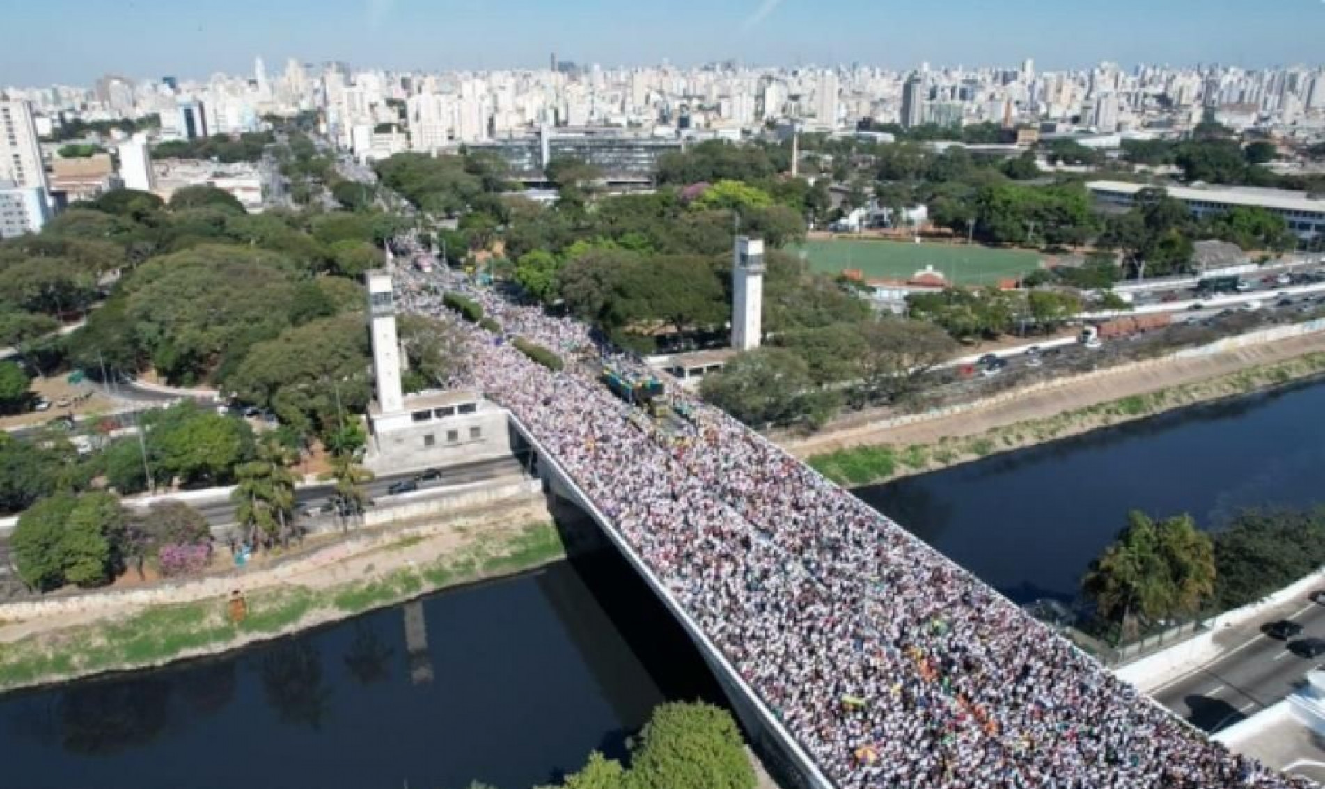 Presidente esteve na Marcha para Jesus e fez discurso