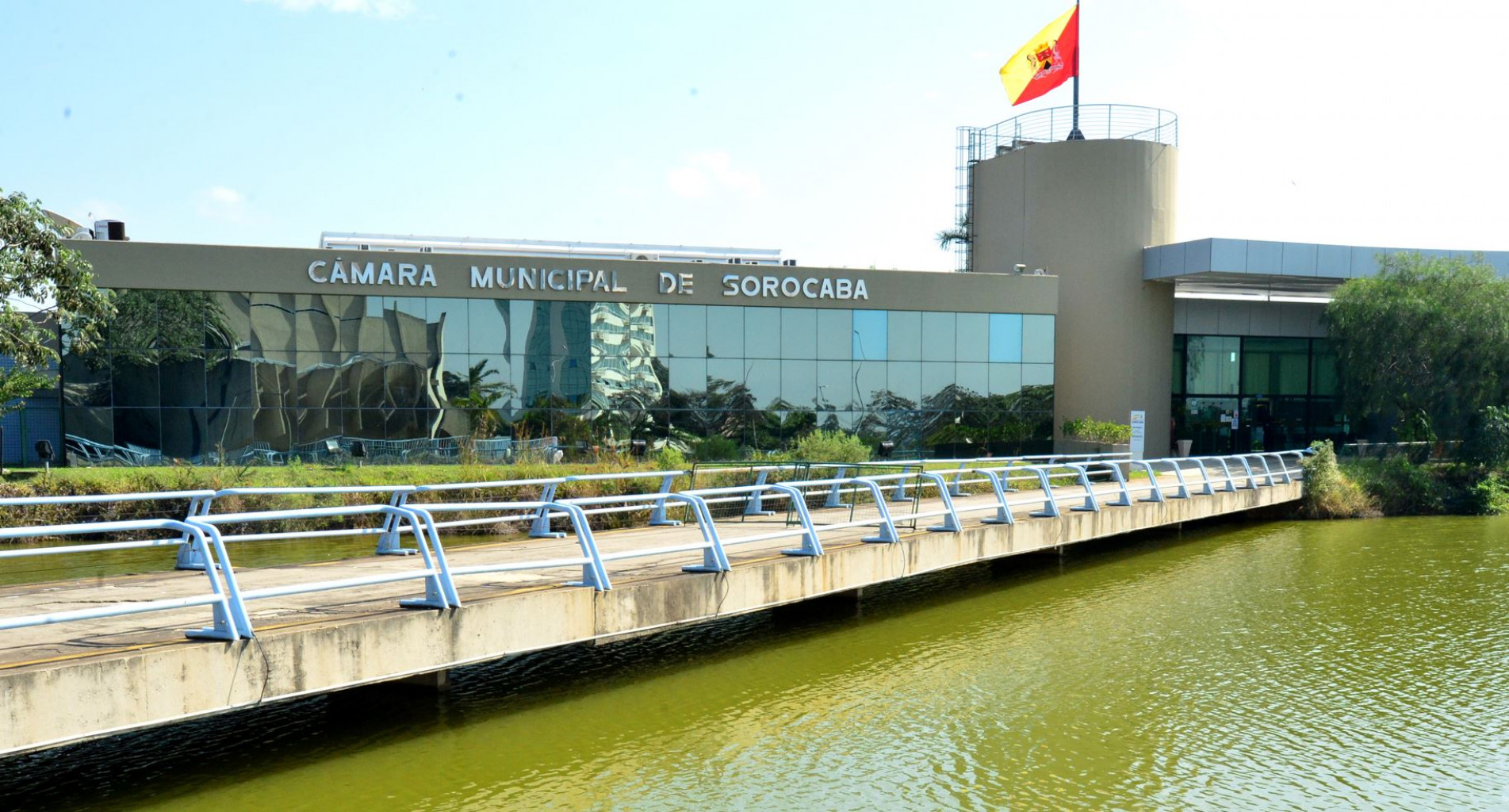 Fachada da Câmara Municipal de Sorocaba.