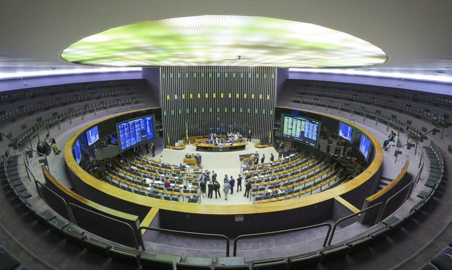 Após apagão, Câmara retoma hoje votação da PEC dos Benefícios Sociais