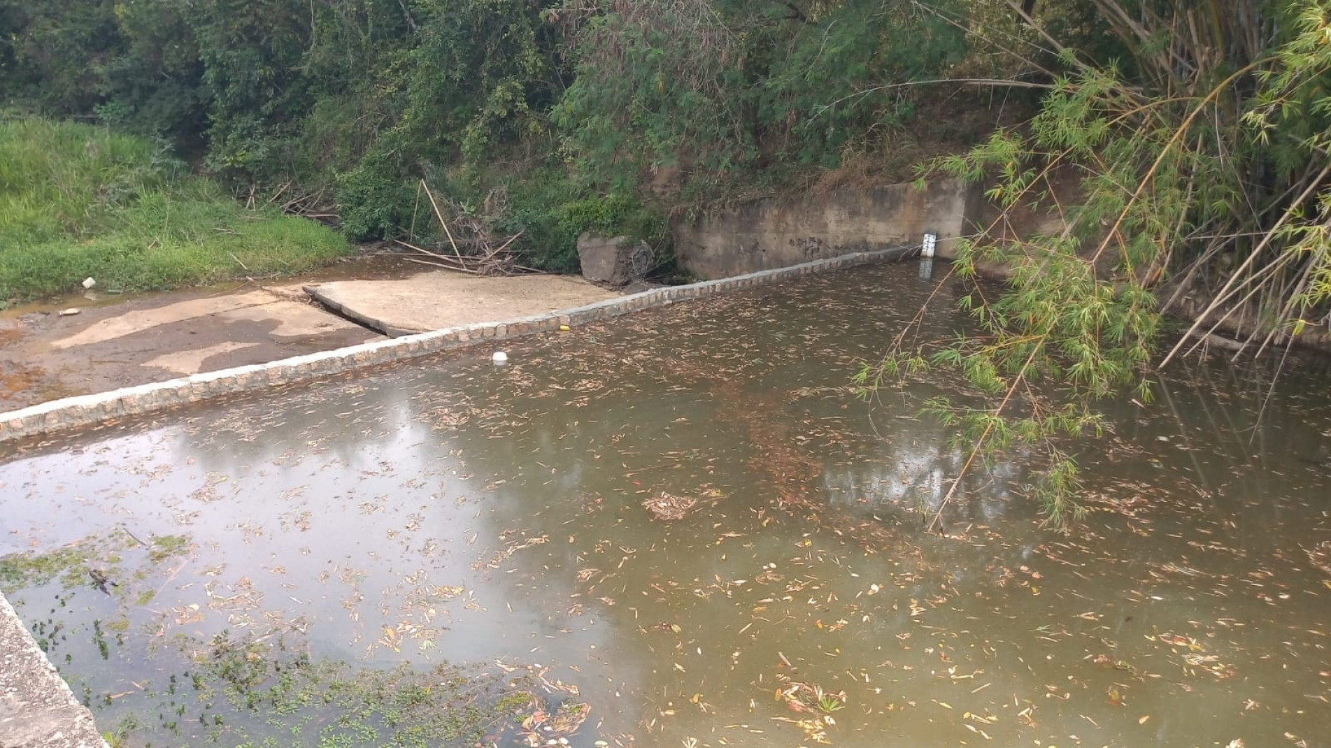 Ribeirão Buru está com nível baixo