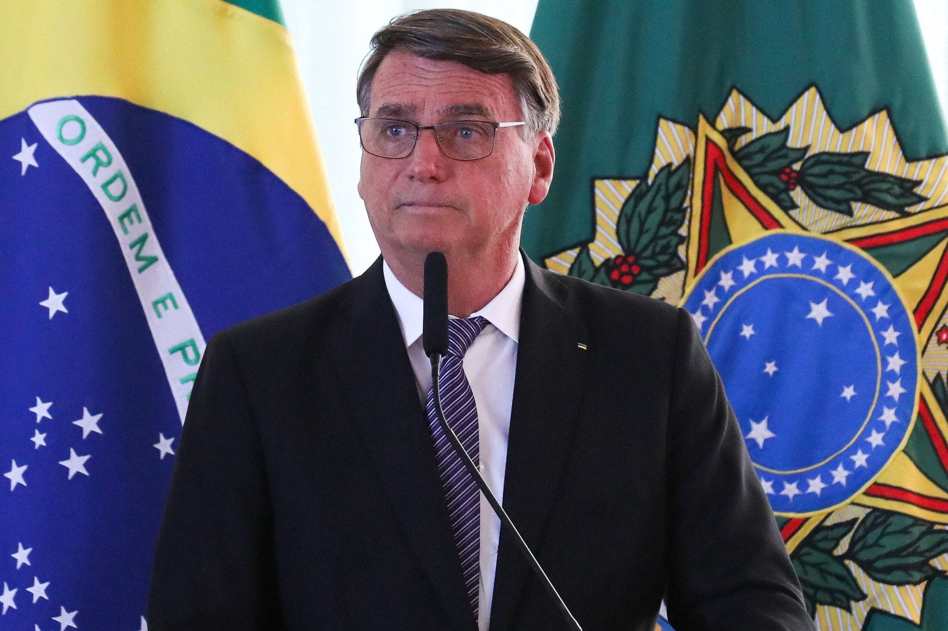 A condição de saúde de Jair Bolsonaro é estável e dispensa intervenção cirúrgica