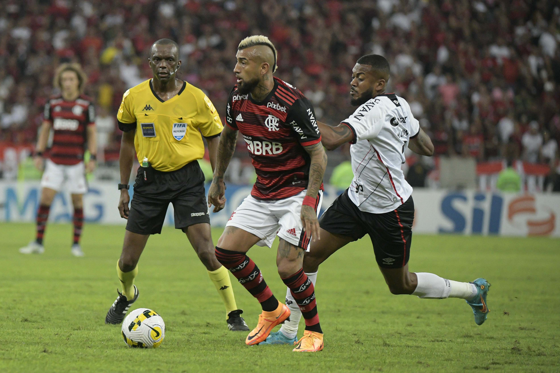 Luiz Flávio de Oliveira foi o árbitro principal no Maracanã