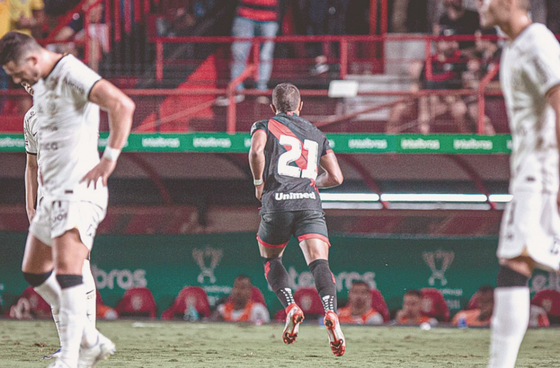 Timão sofreu o segundo gol aos 42 minutos do segundo tempo, em belo chute de Léo Pereira