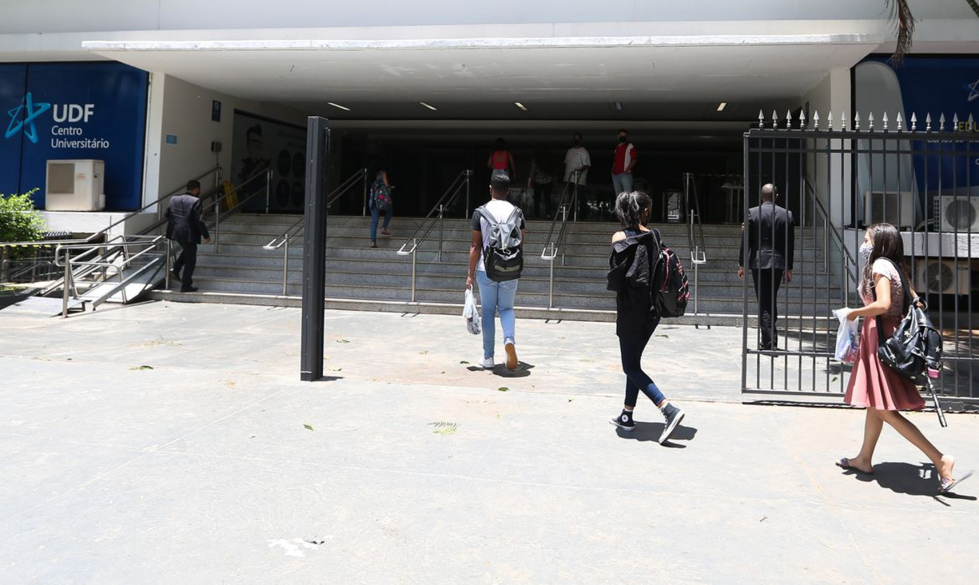  Participantes do Exame Nacional do Ensino M..dio (Enem) 2021 fazem, neste domingo (28), segundo dia de avalia....o, provas de matem..tica e de ci..ncia da natureza.
    