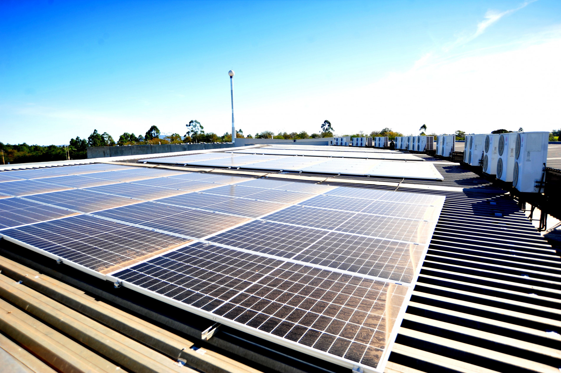 Potência instalada da fonte fotovoltaica tem crescido, em média, 1 GW por mês