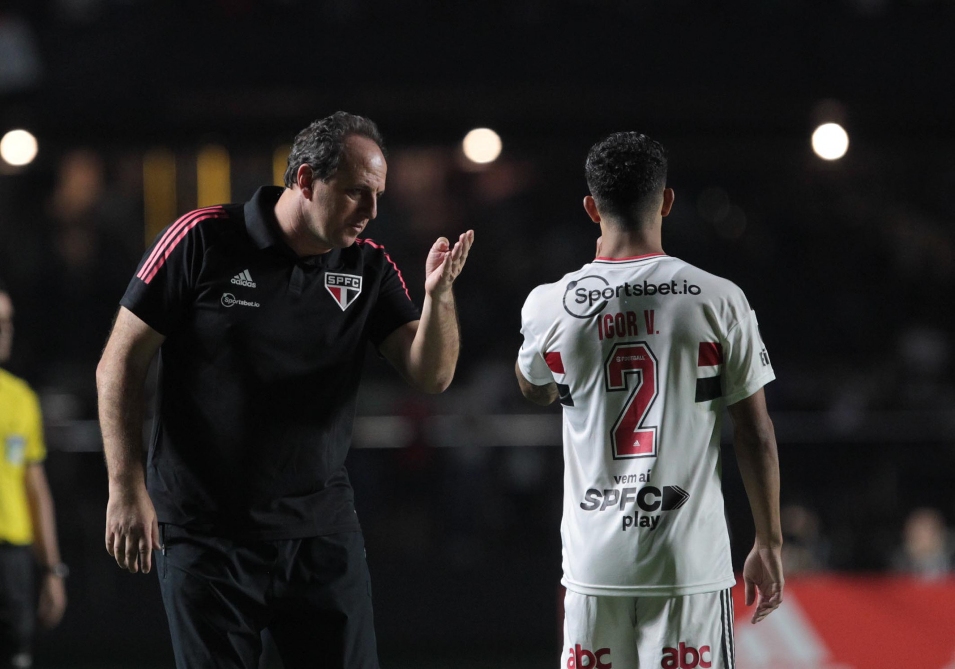 Igor Vinicius substitui Rafinha, que está machucado