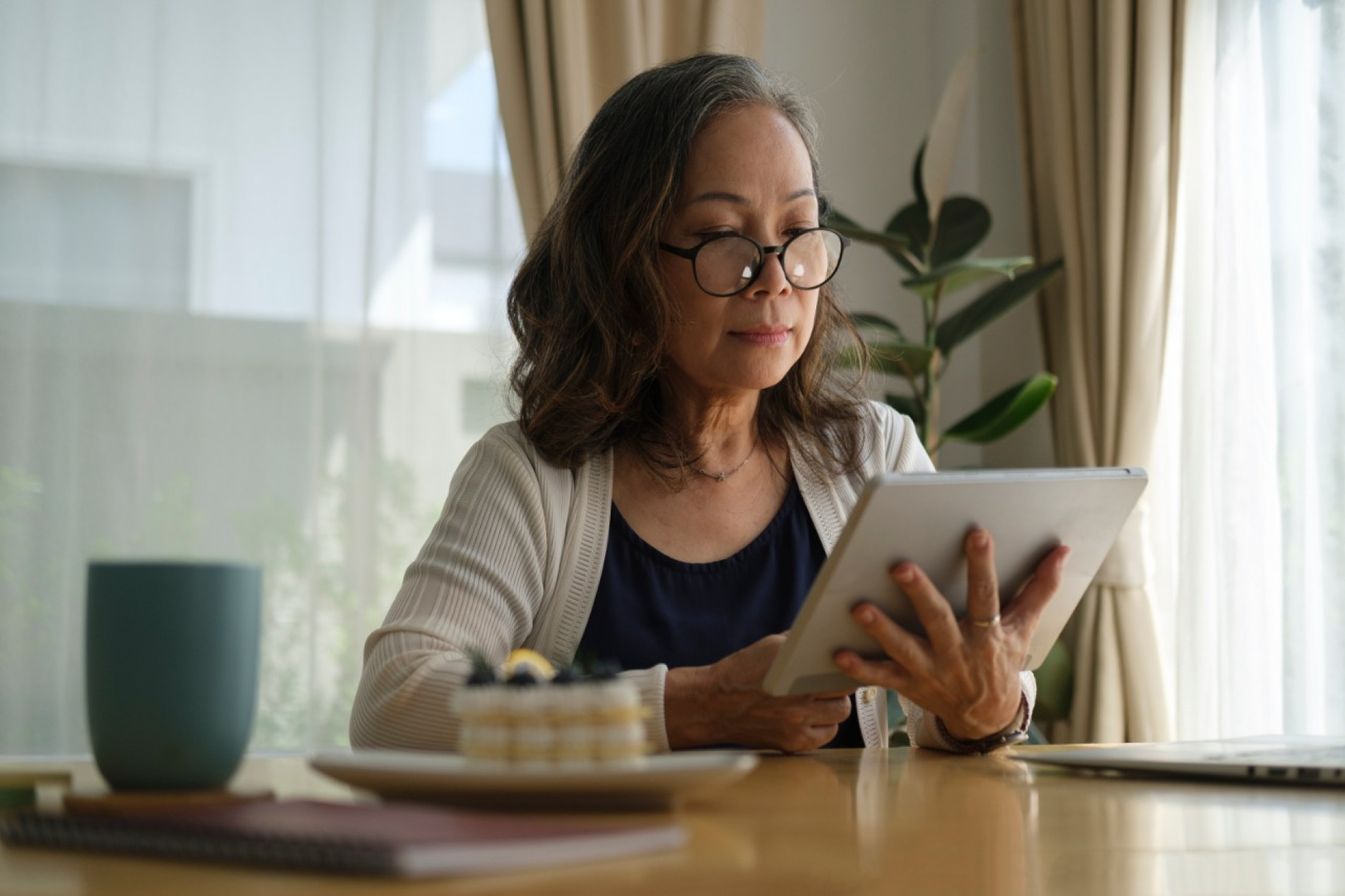 Plataforma de cursos oferece especialização gratuita e on-line para mulheres com mais de 45 anos