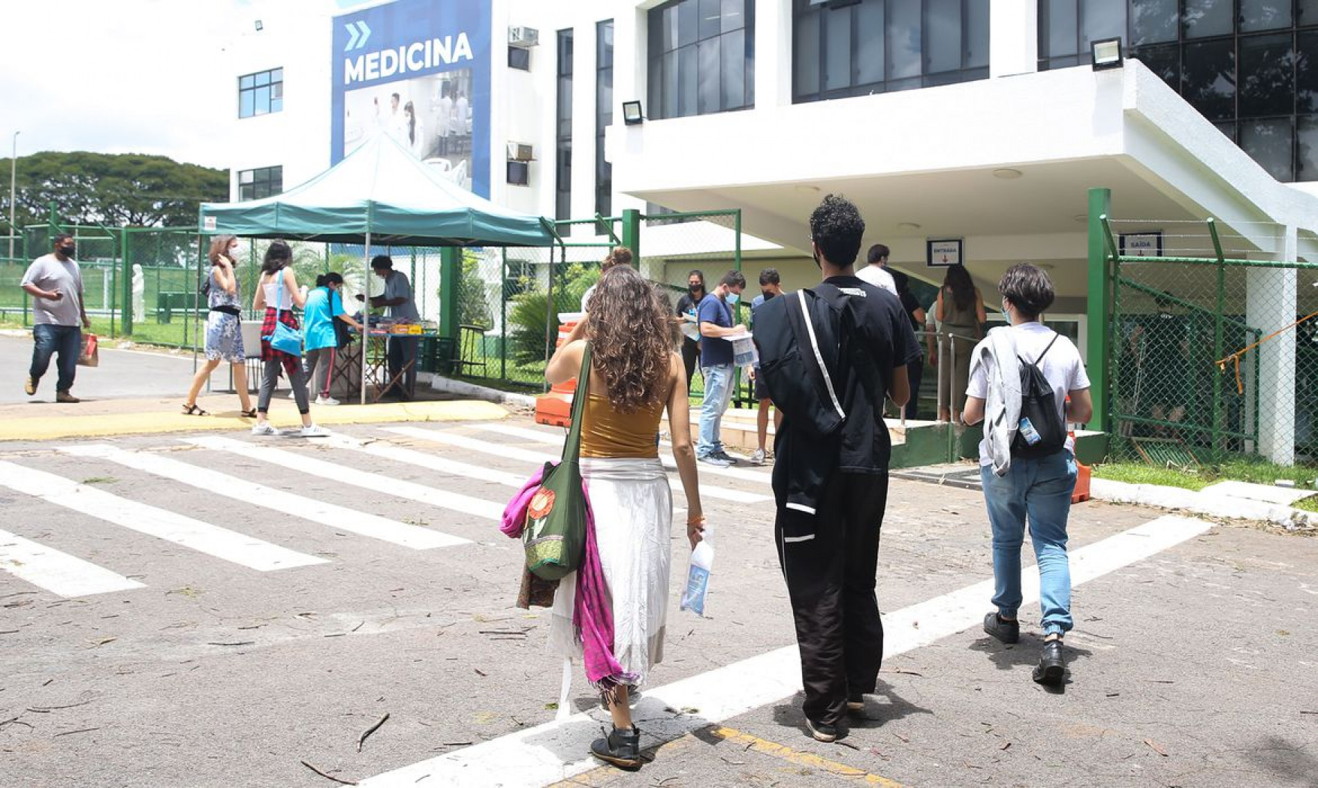 Participantes do Exame Nacional do Ensino Médio (Enem) 2021 fazem, neste domingo (28), segundo dia de avaliação, provas de matemática e de ciência da natureza.