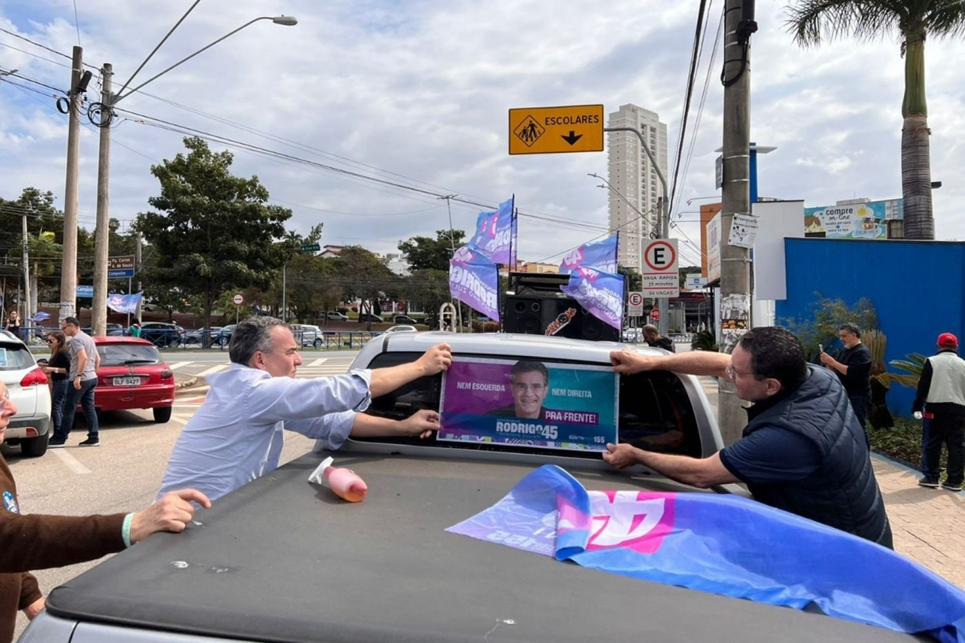 Flavio Amary e Vitor Lippi participaram da primeira atividade de rua da campanha do candidato do PSDB em Sorocaba 