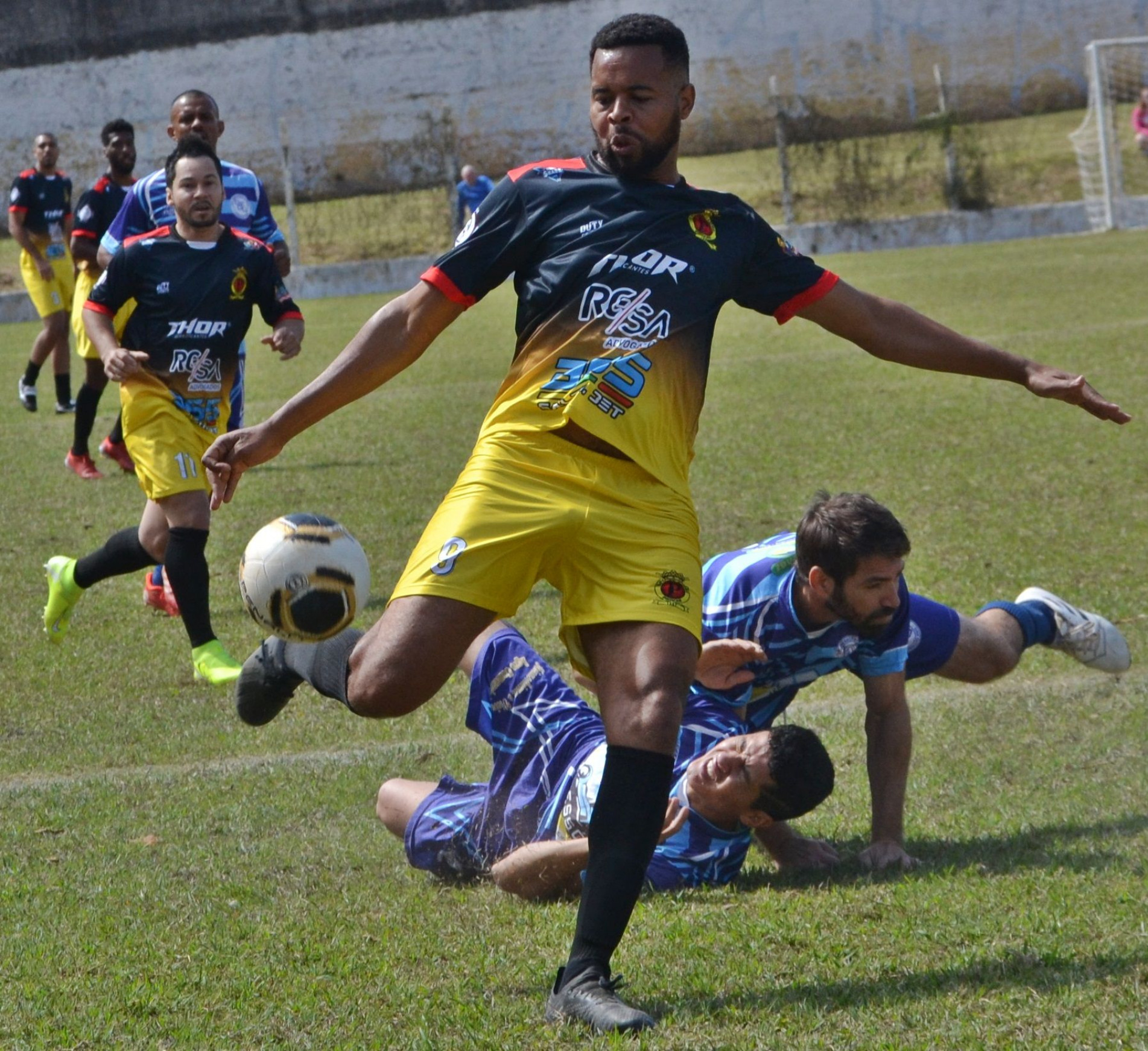 Thiago Furtuoso fez três gols na goleada do Pieroni sobre o Gerações Unidas