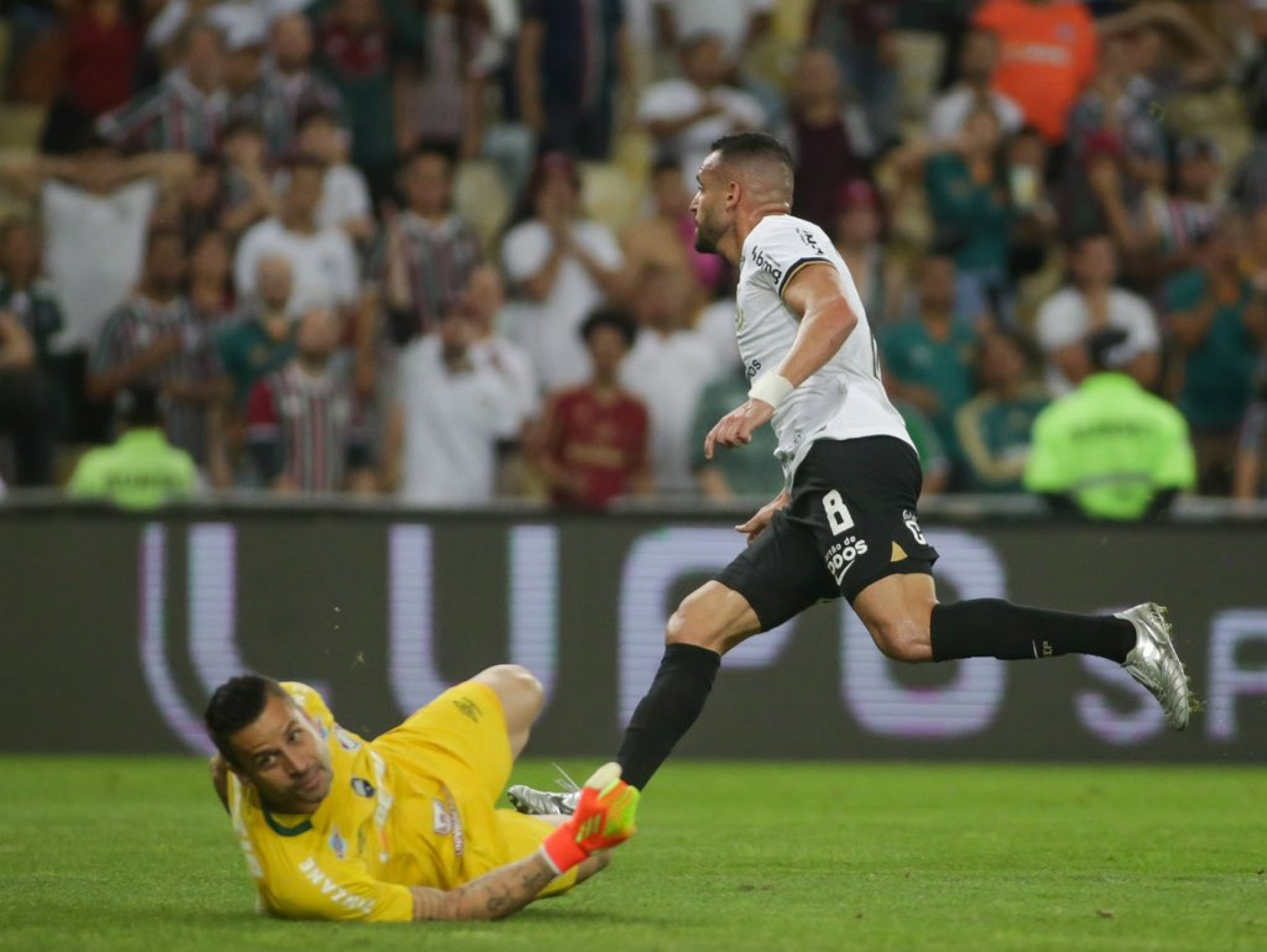 Renato Augusto marcou o primeiro gol corintiano no Maracanã