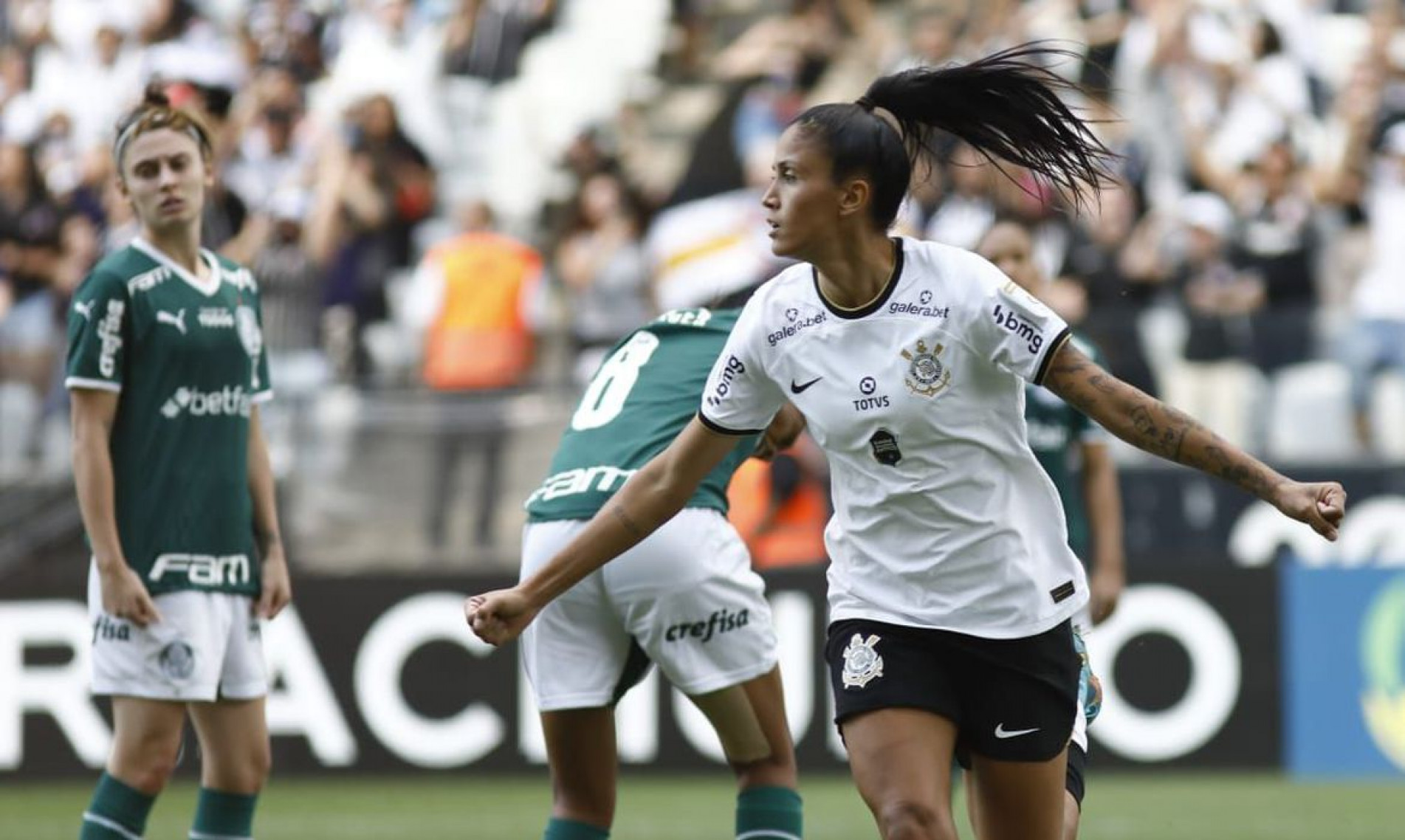 Corinthians bate Palmeiras em 1º jogo da semi do Brasileirão Feminino