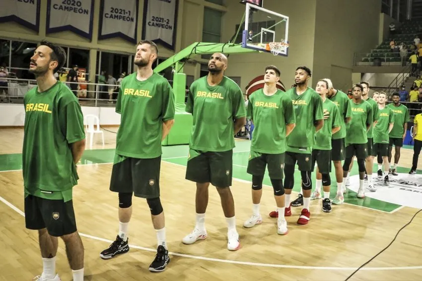 Seleção brasileira de basquete que disputa Eliminatória para a Copa do Mundo