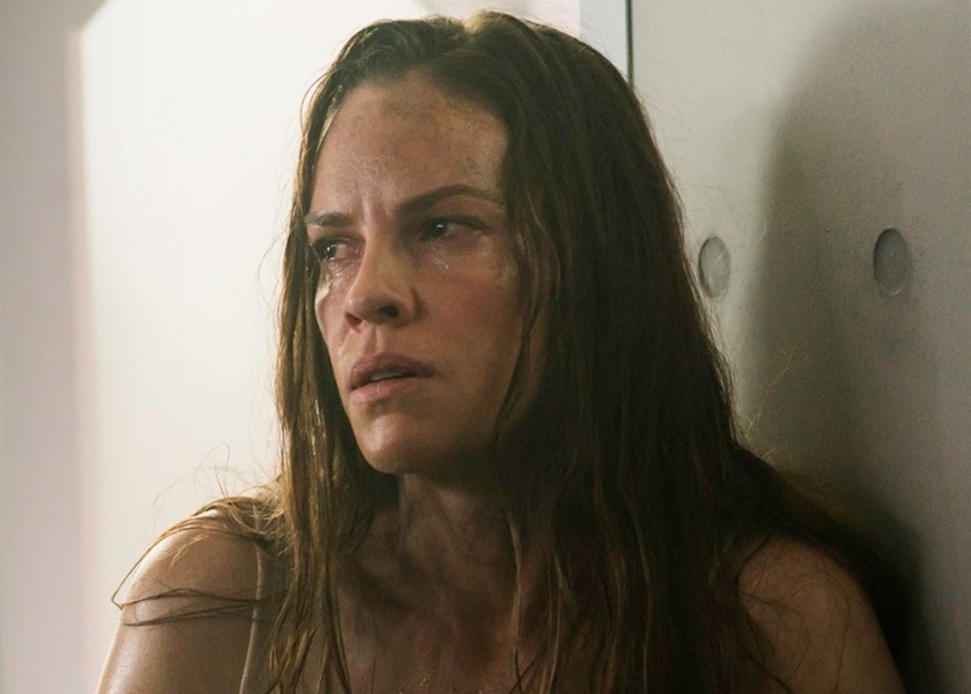 Intrusa (Hilary Swank) vive a primeira criança gerada na Unidade de Povoamento