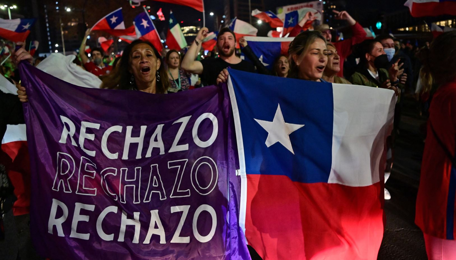 Manifestantes comemoraram rejeição da Nova Constituição